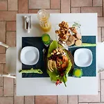 Megna - Paradise Bed and Breakfast